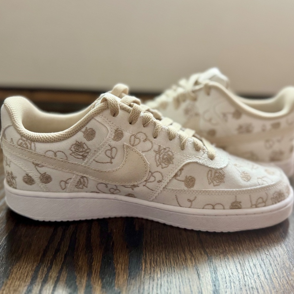 Embroidered Nike Court Vision Lows - Valentine's Day ed. - Picture 3 of 10